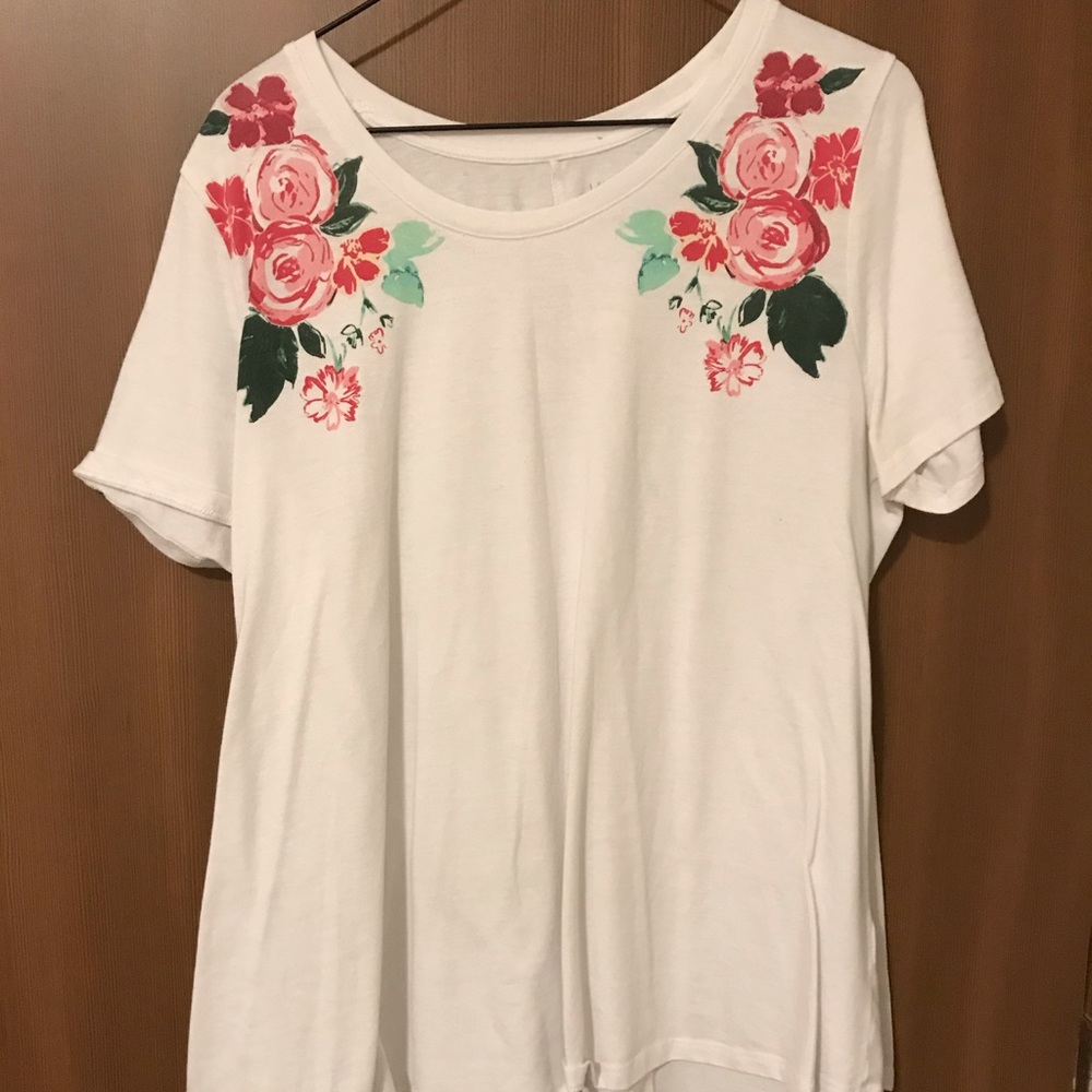 White floral tee